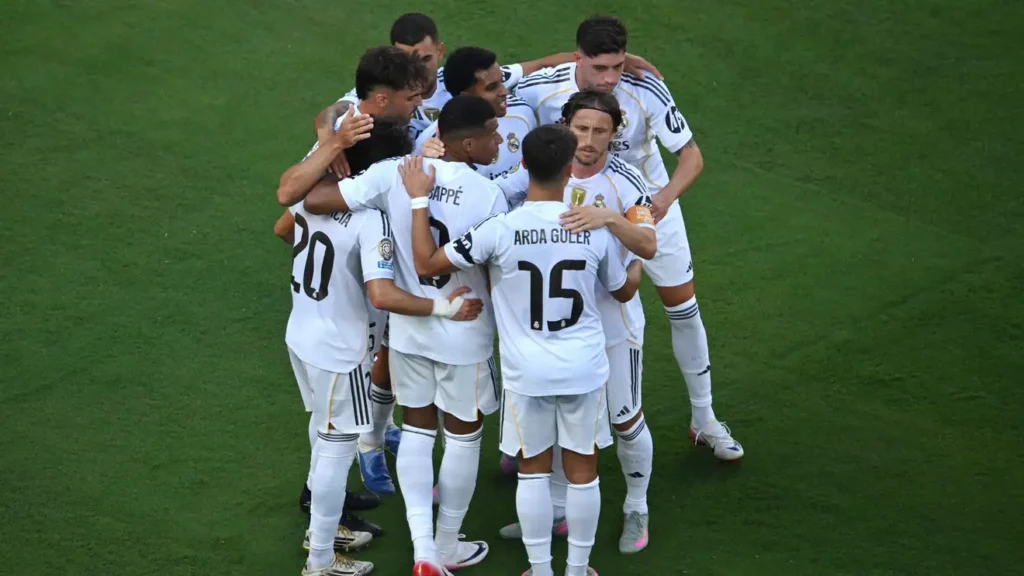 رسميًا.. ريال مدريد يضم ألفارو كاريراس من بنفيكا حتى صيف 2031
